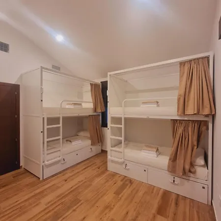 Caroi & Armenteira Hostel *